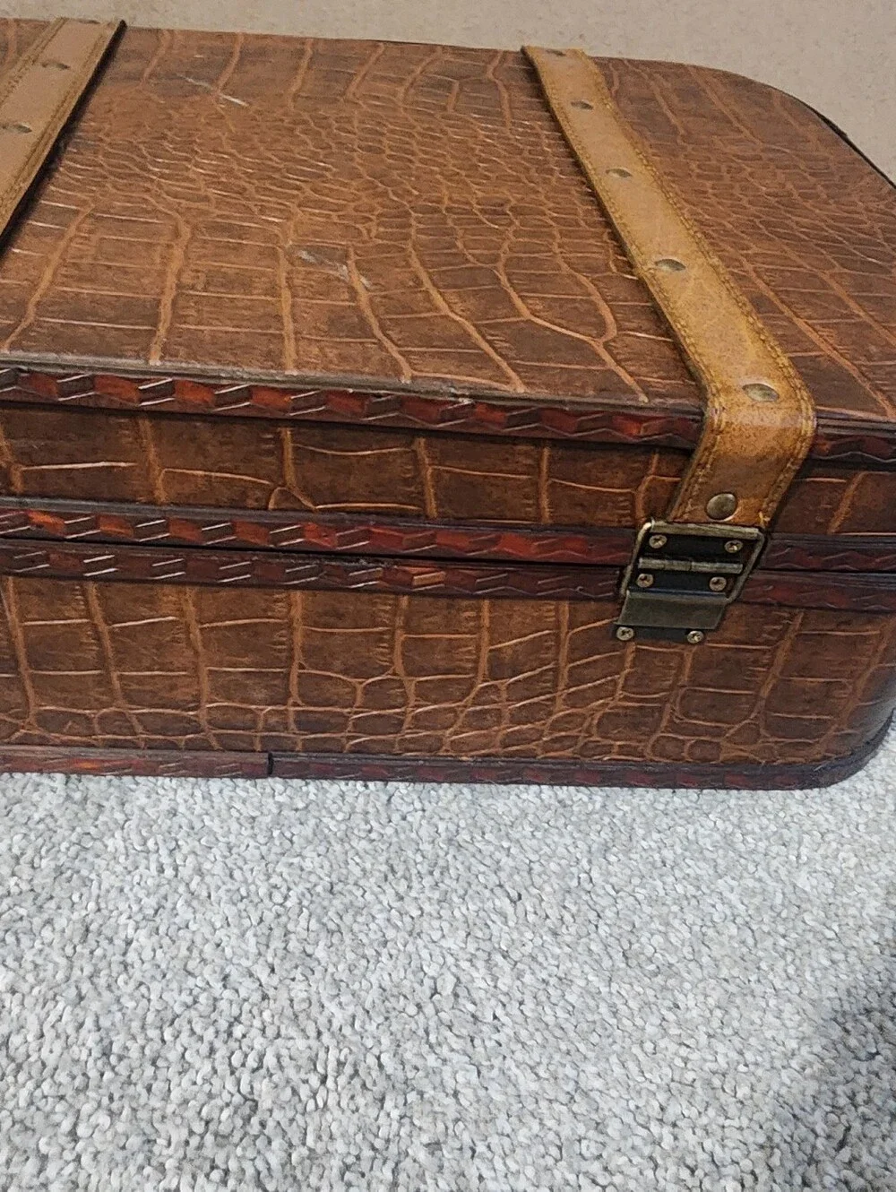 Vintage-Style Brown Croc Embossed Leather Travel Case
